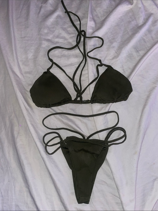 Forever 21 Other - Forever 21 Olive Green Bikini Set 🫒